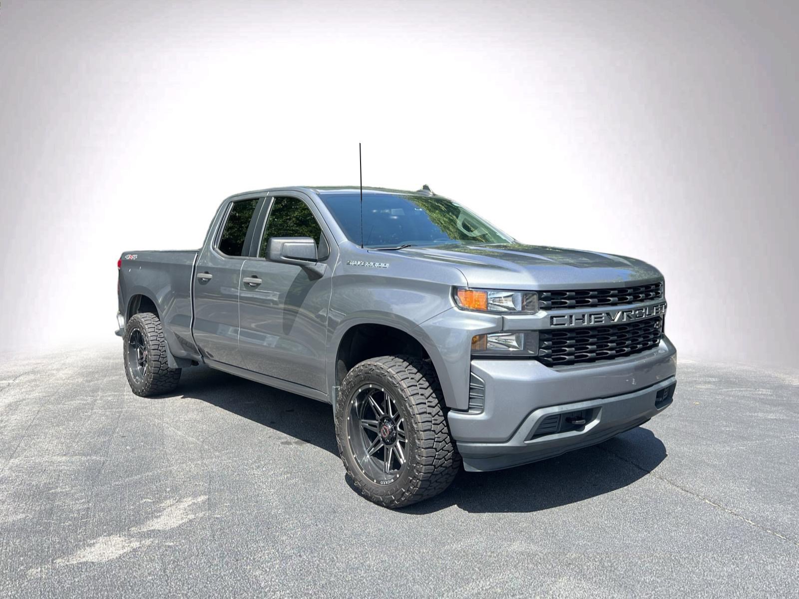 Used 2020 Chevrolet Silverado 1500 Custom w/ Custom Value Package AWD/4WD image 2