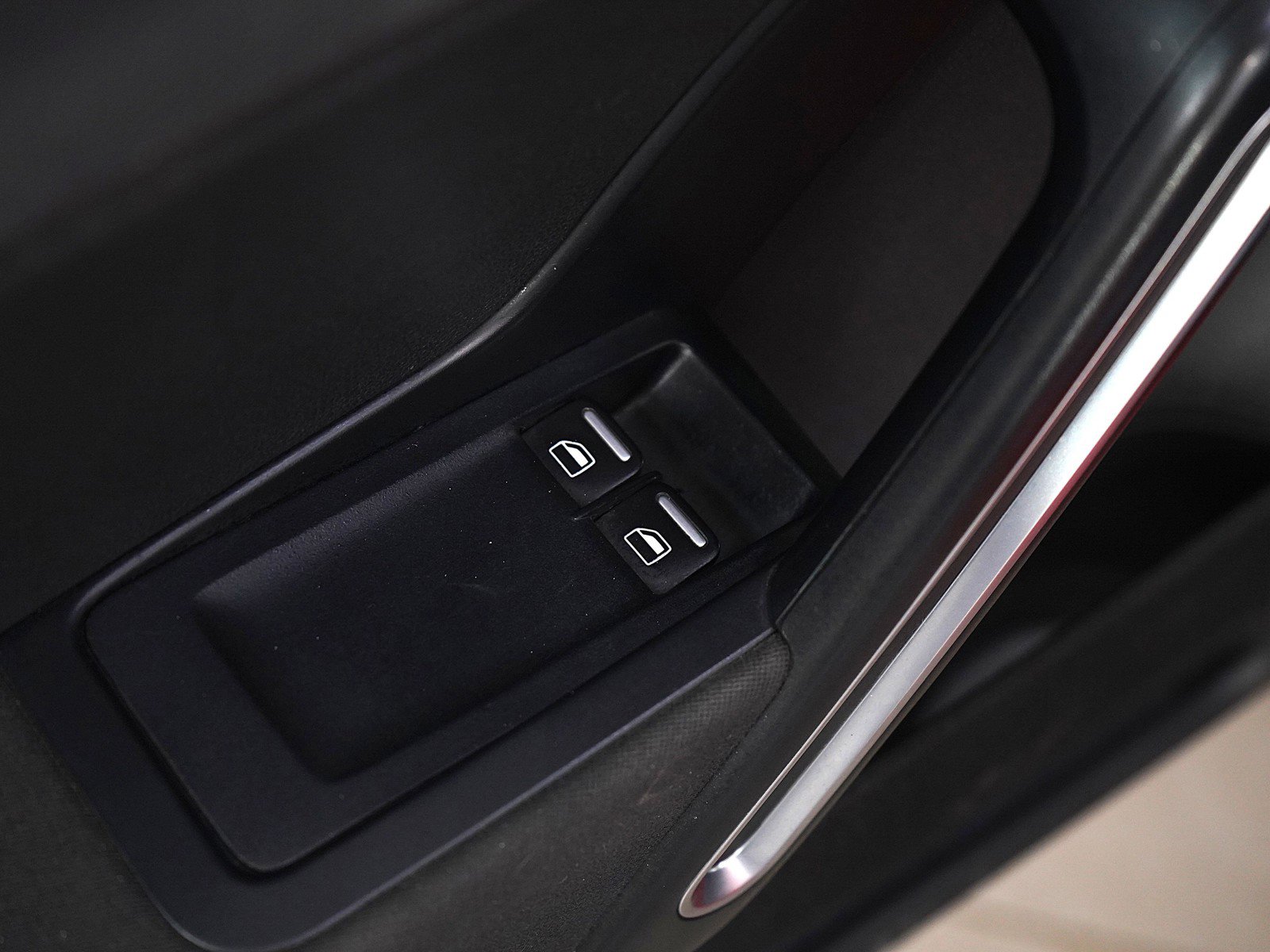 Used 2013 Volkswagen Beetle 2.0T image 14