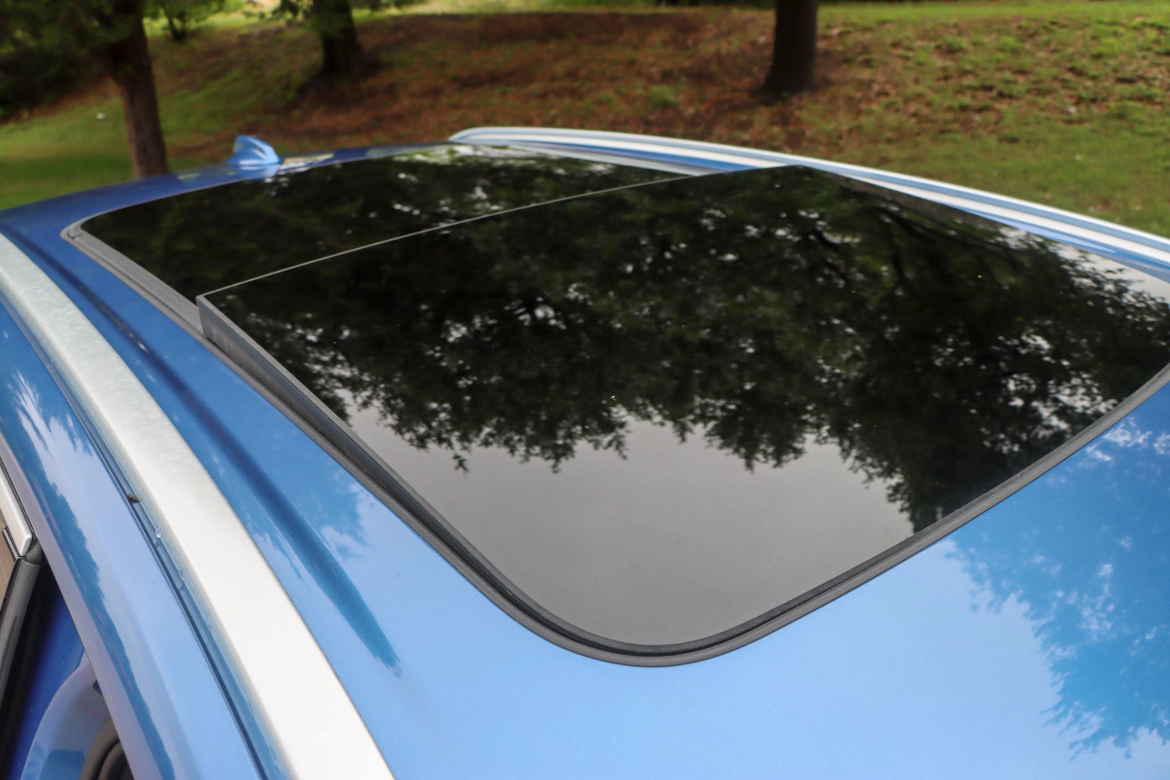 Used 2018 Volvo XC60 T6 R-Design w/ Convenience Package image 9