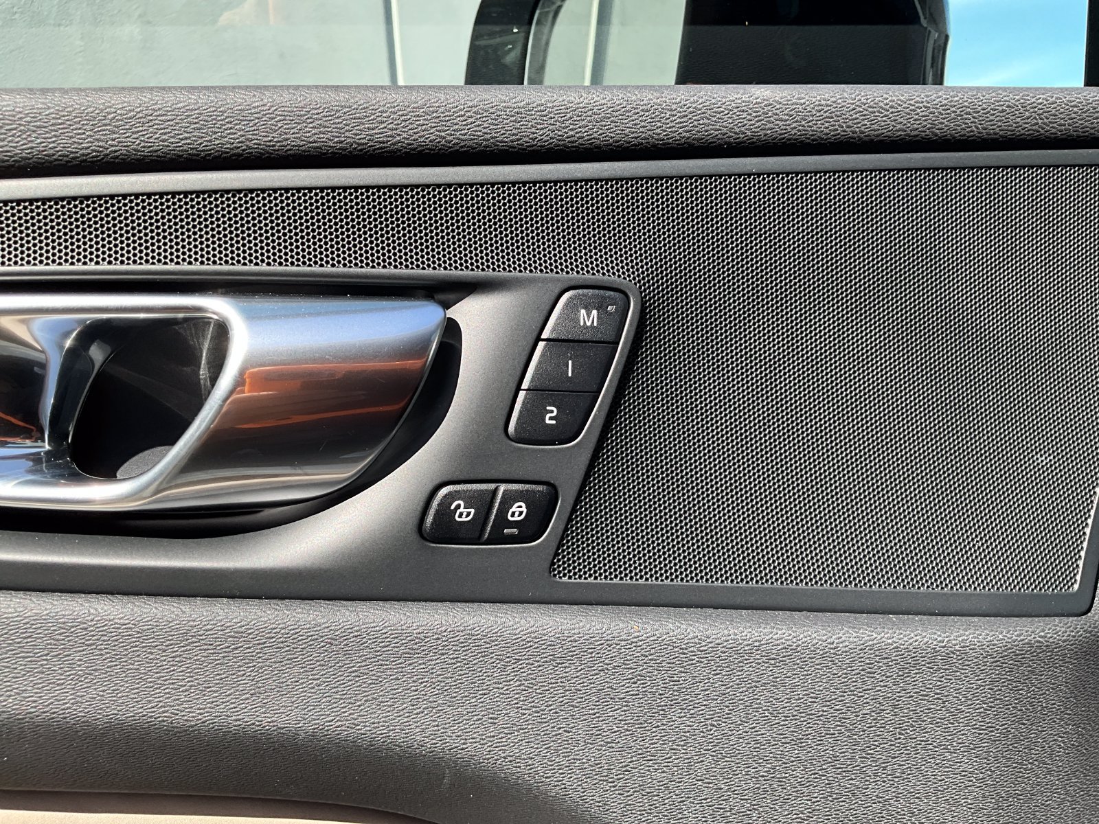 New 2026 Volvo XC60 B5 Plus w/ Climate Package AWD/4WD image 12