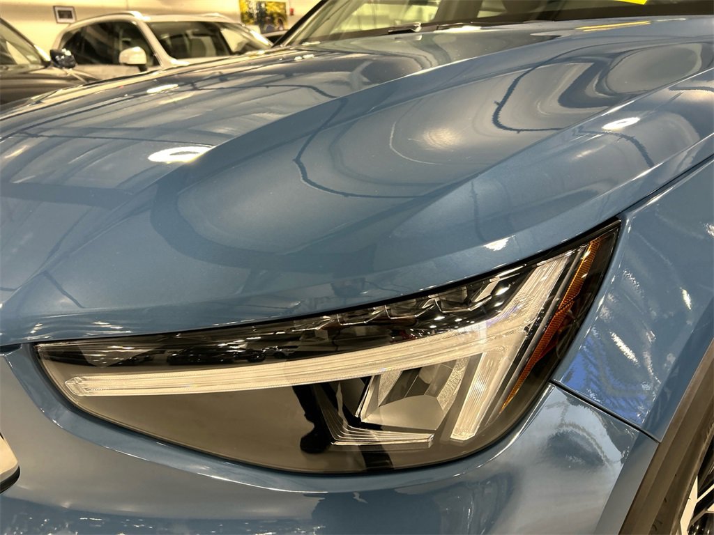 Certified 2024 Volvo XC40 B5 Plus w/ Protection Package Premier image 7