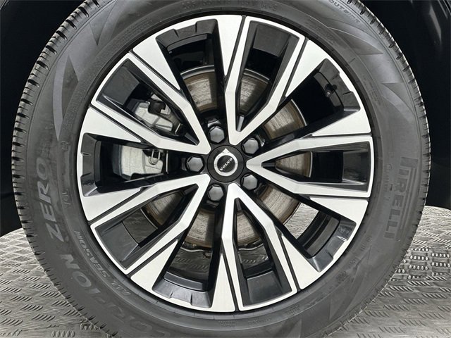 Used 2025 Volvo XC60 B5 Core image 10