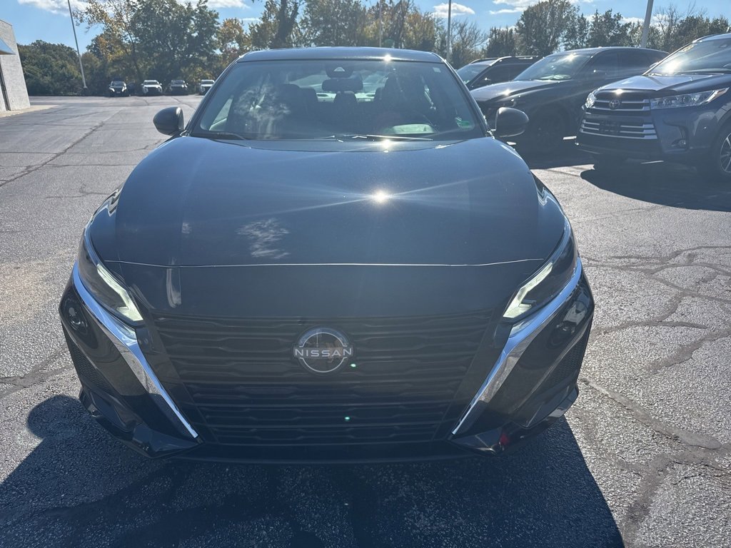 Used 2024 Nissan Altima 2.5 SV image 2
