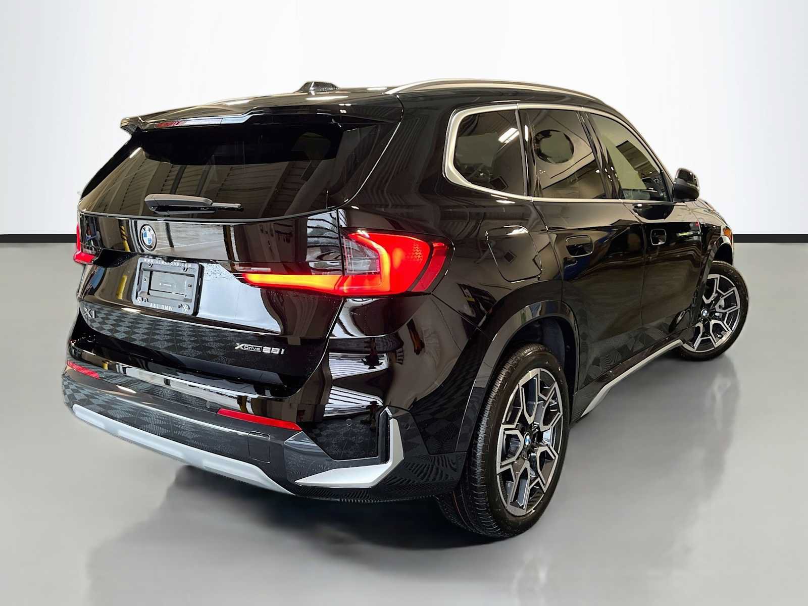 New 2027 BMW X1 xDrive28i AWD/4WD image 3