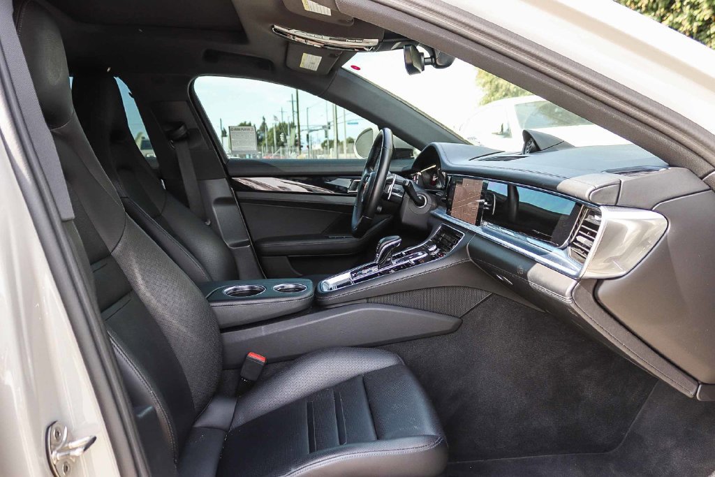 Used 2023 Porsche Panamera AWD/4WD image 17