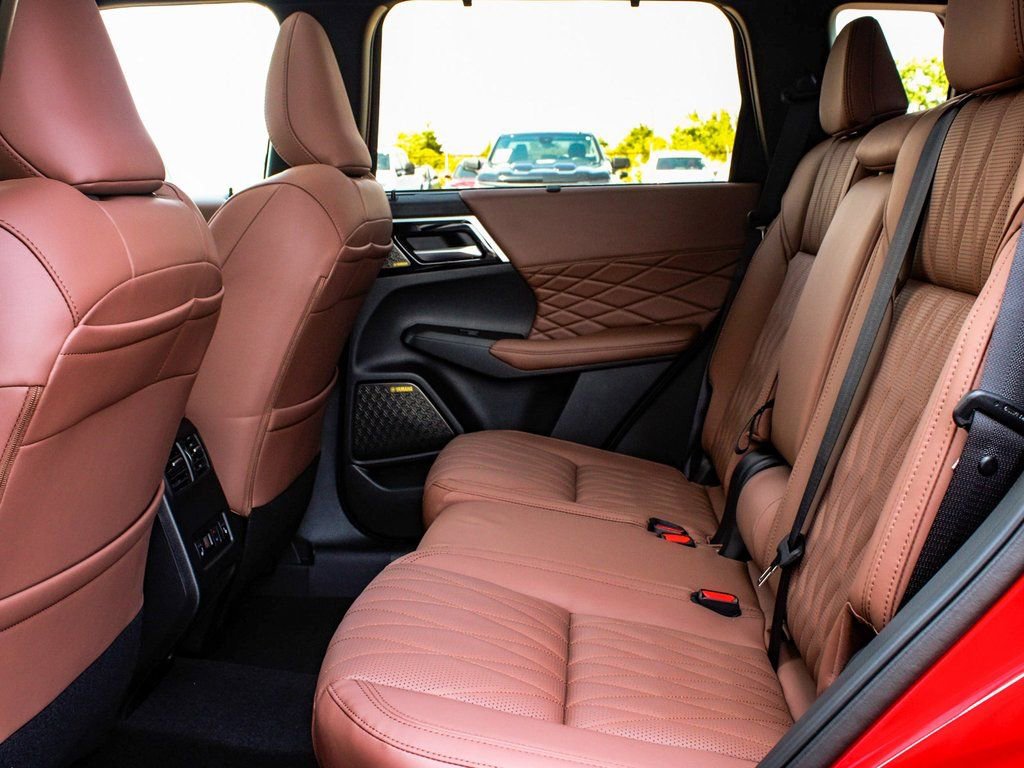 New 2025 Mitsubishi Outlander SEL image 36