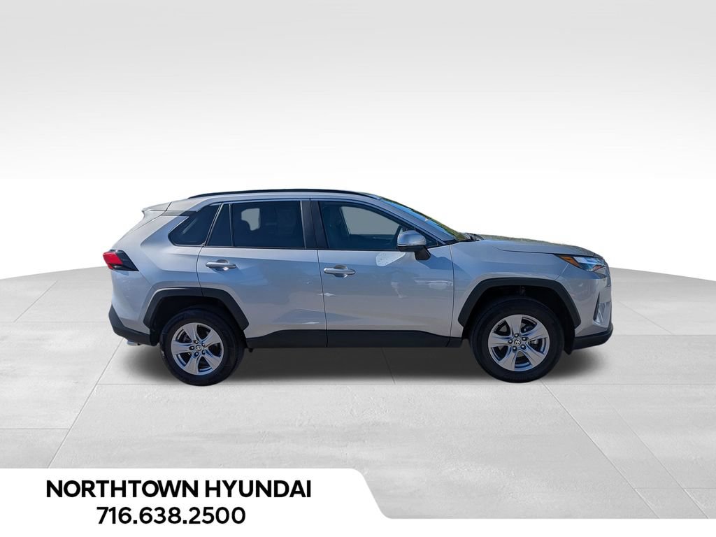 Used 2025 Toyota RAV4 XLE AWD/4WD image 11