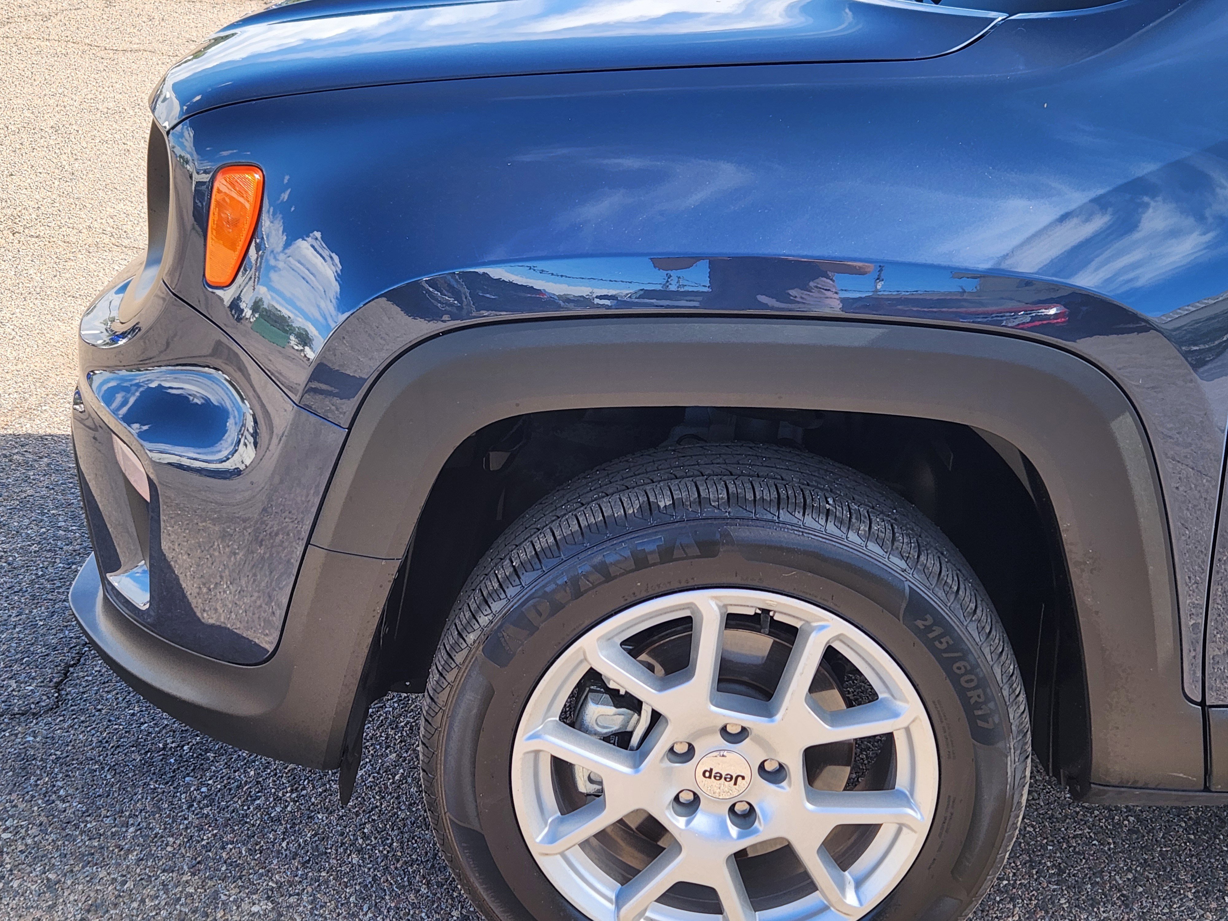 Used 2023 Jeep Renegade Latitude w/ Premium Group AWD/4WD image 6