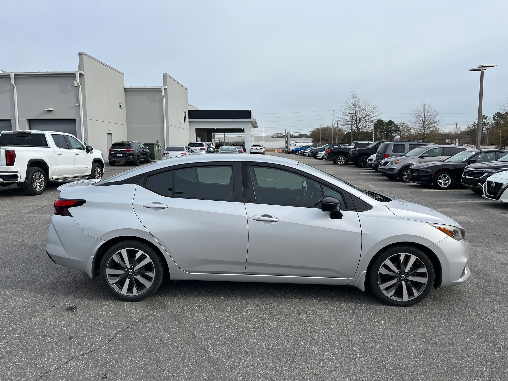 Used 2020 Nissan Versa SR image 10