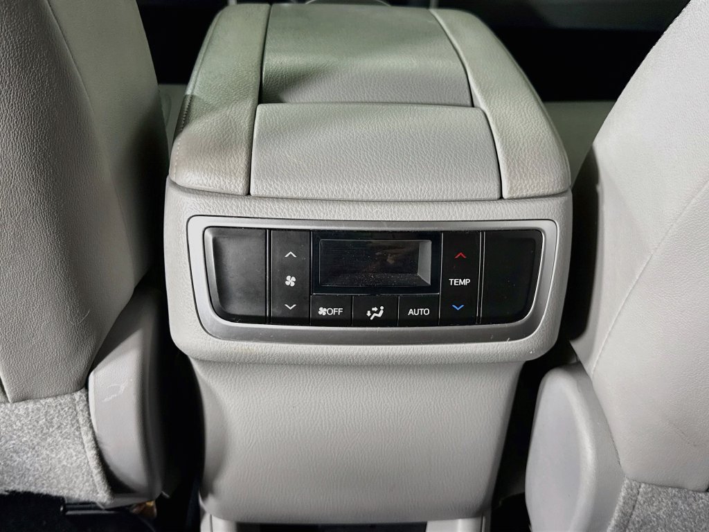 Certified 2019 Toyota Highlander XLE AWD/4WD image 28