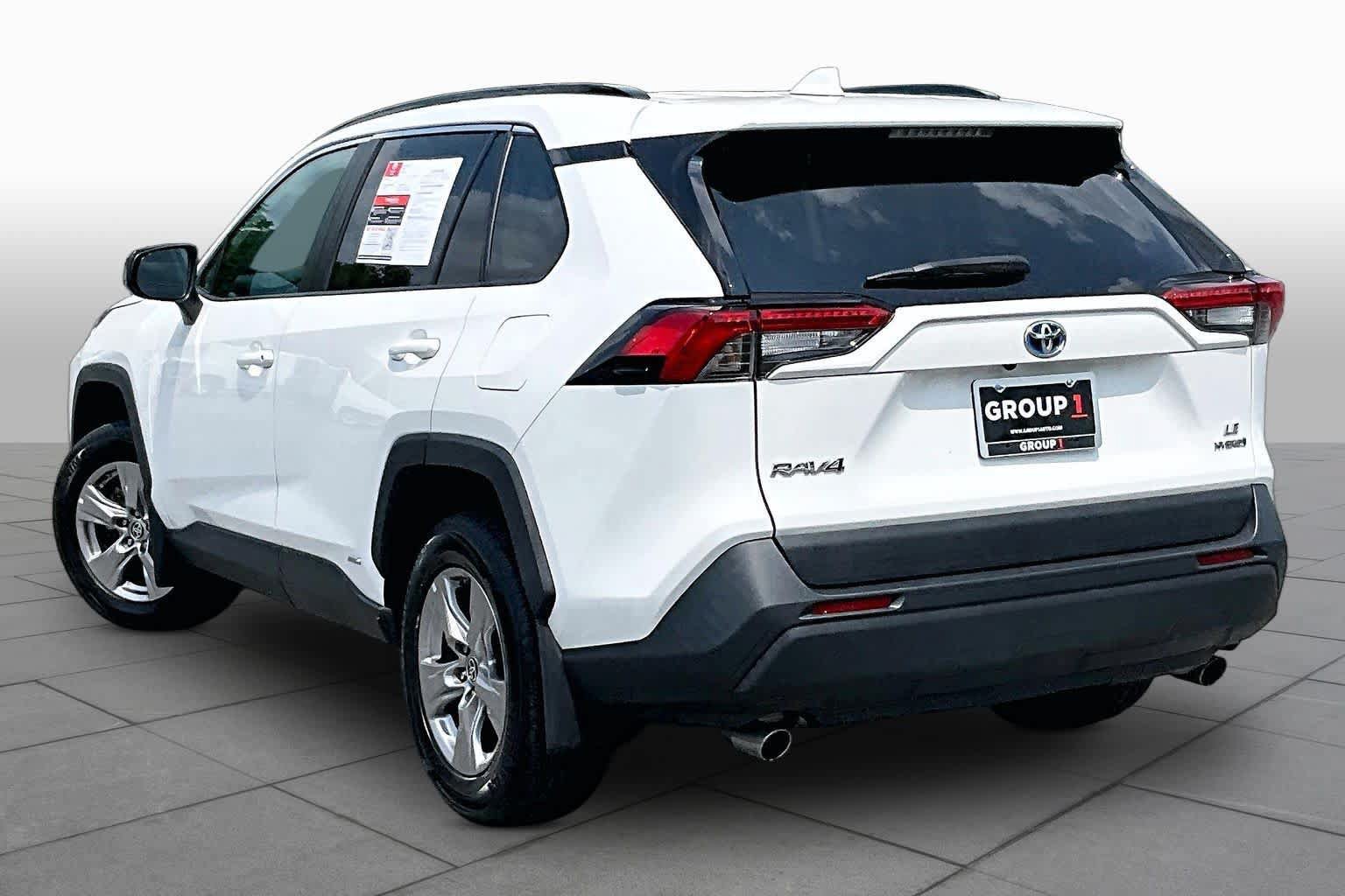 Used 2022 Toyota RAV4 LE AWD/4WD image 12