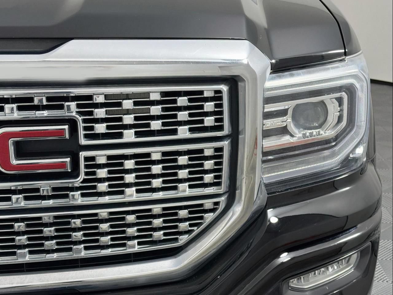 Used 2017 GMC Sierra 1500 Denali AWD/4WD image 4
