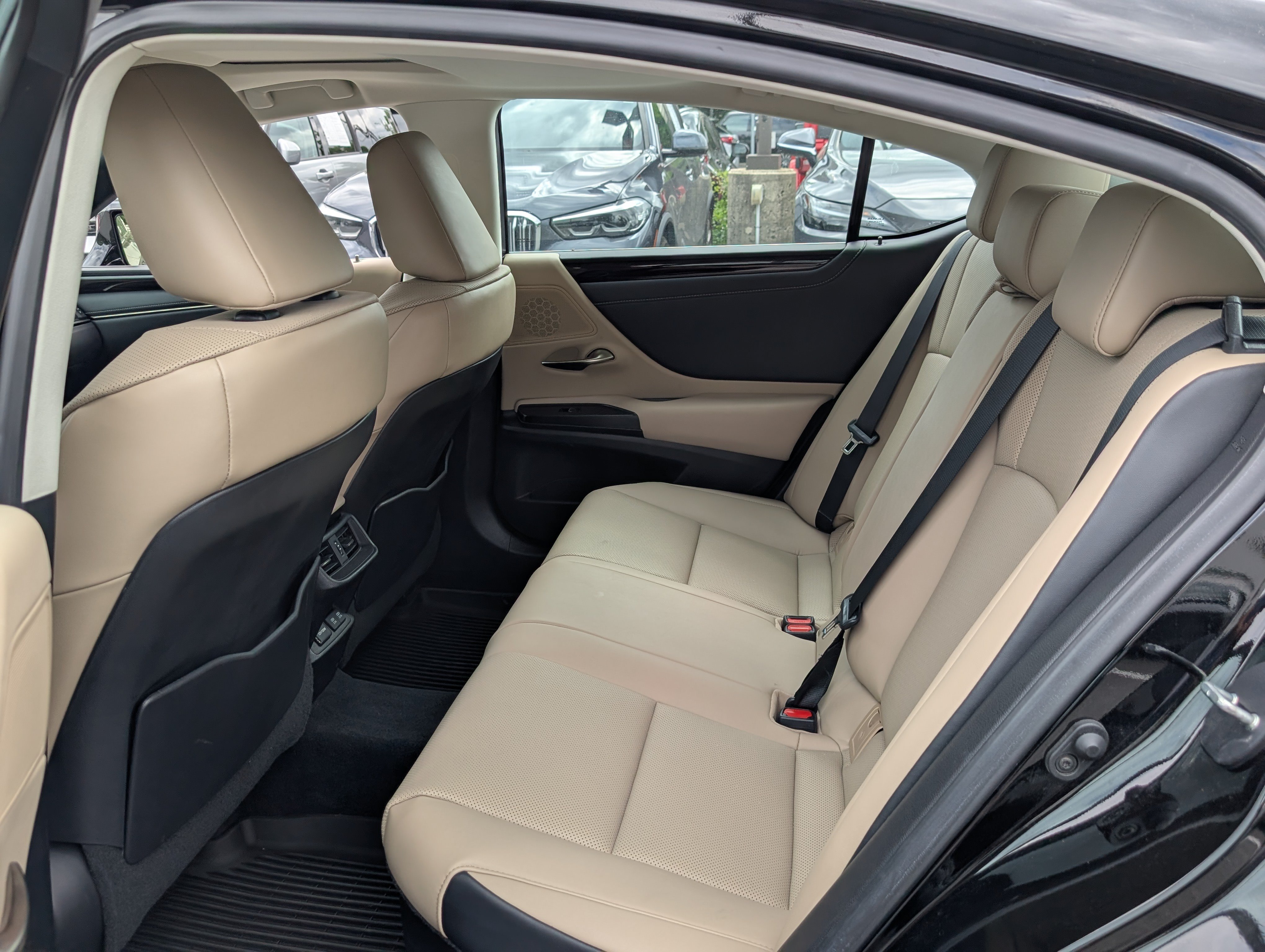 Used 2021 Lexus ES 300h w/ Premium Package FWD image 13