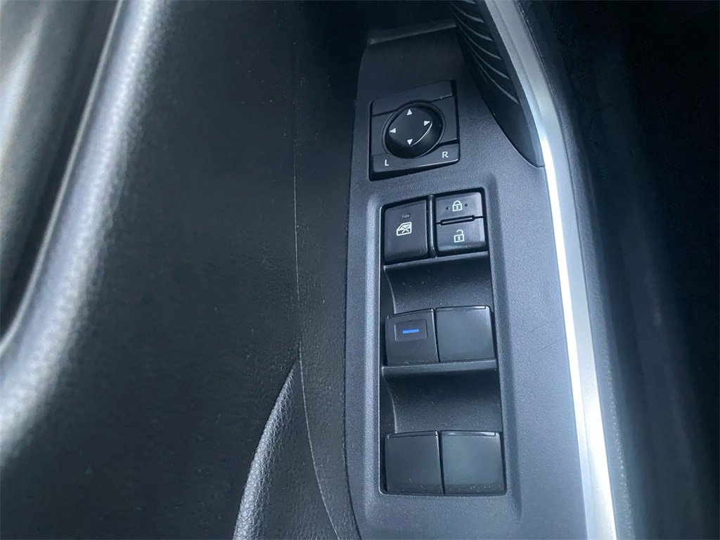 Used 2019 Toyota RAV4 LE image 17