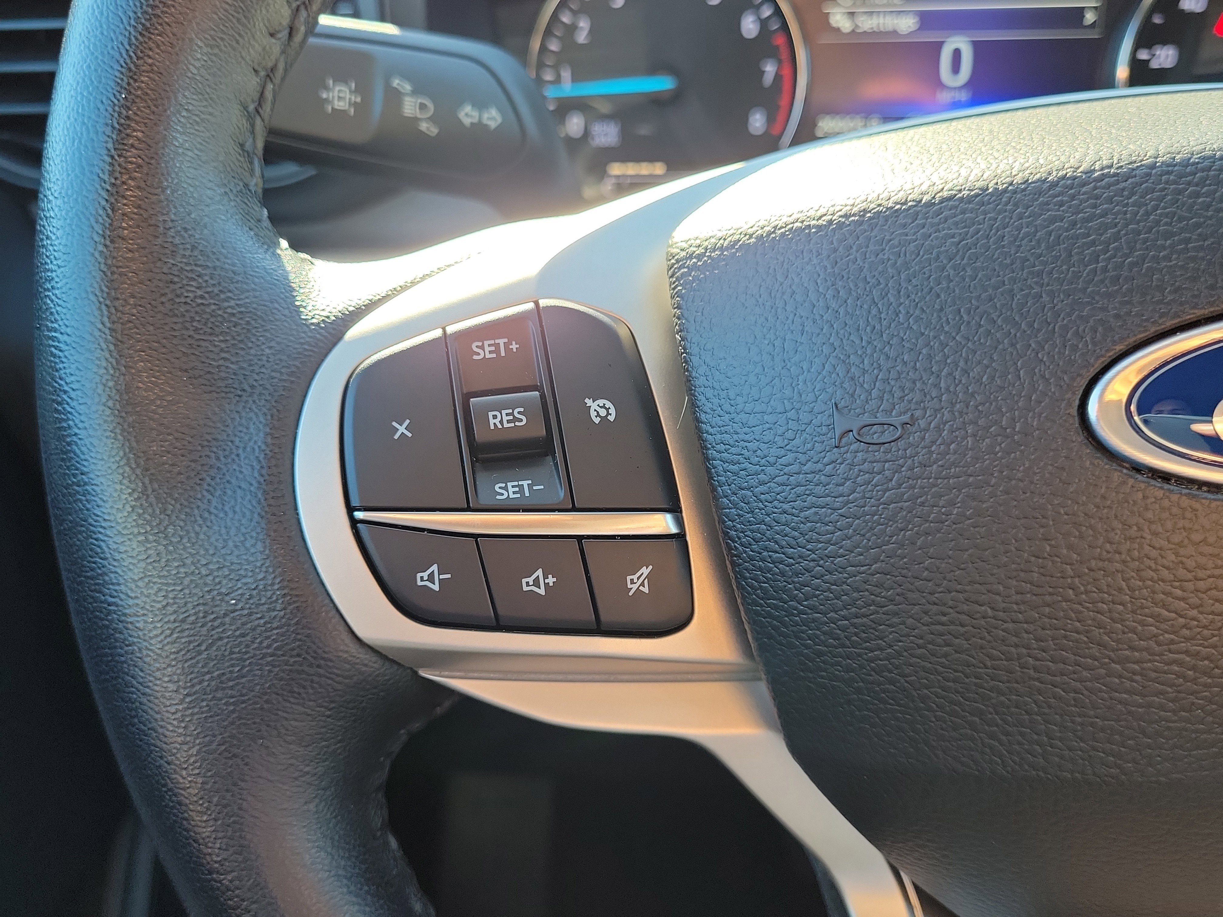 Used 2023 Ford Explorer XLT image 15