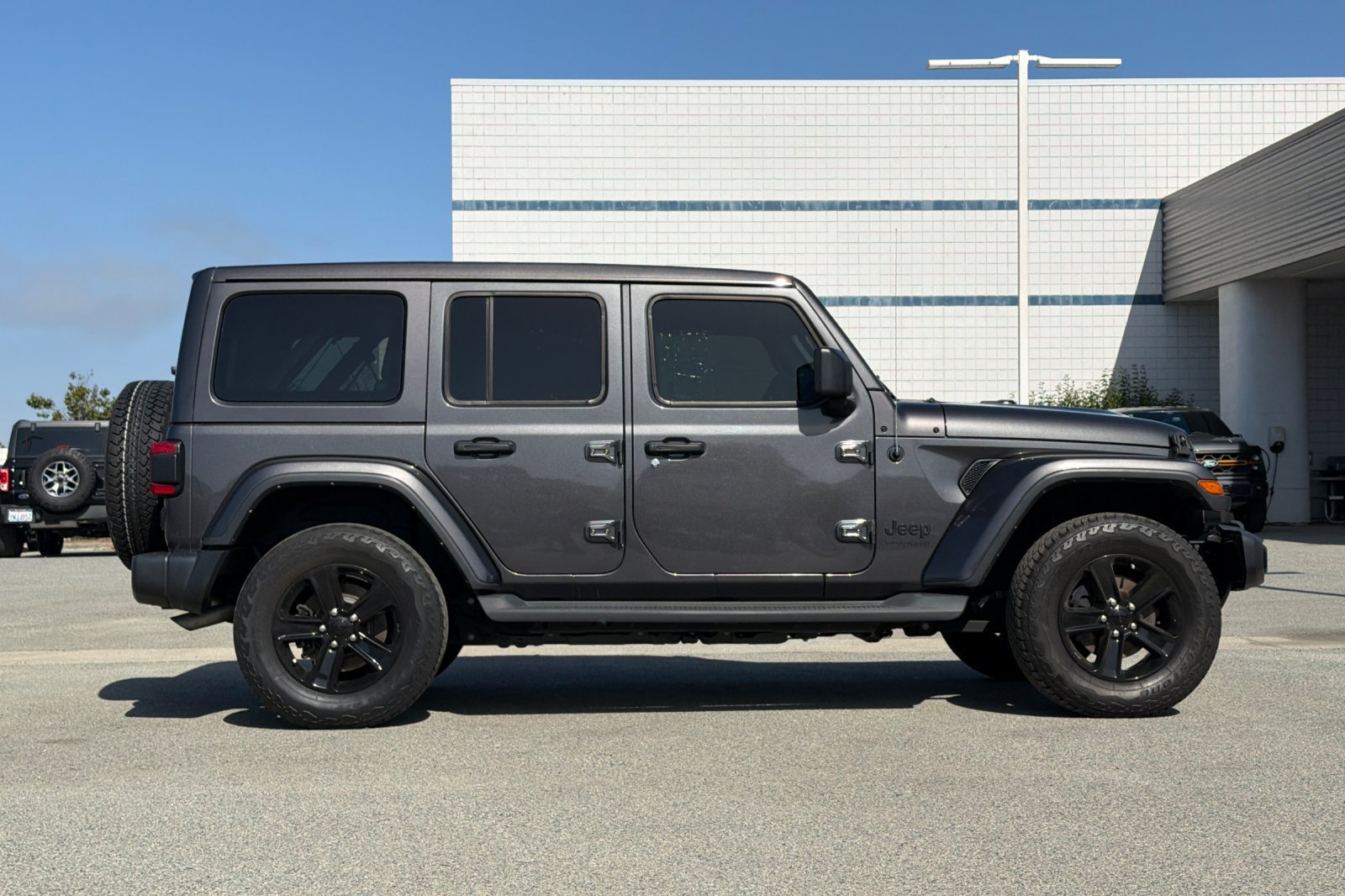 Used 2021 Jeep Wrangler Unlimited Sahara AWD/4WD image 3