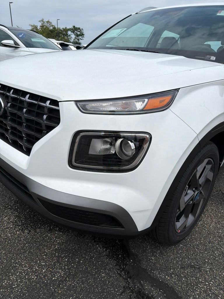New 2026 Hyundai Venue SEL FWD image 9