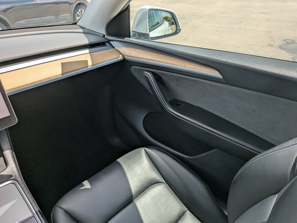 Used 2024 Tesla Model Y Long Range AWD/4WD image 19