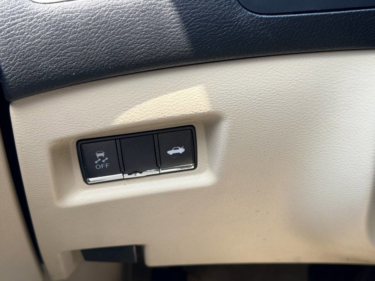 Used 2015 INFINITI Q50 Premium w/ Navigation Package image 30