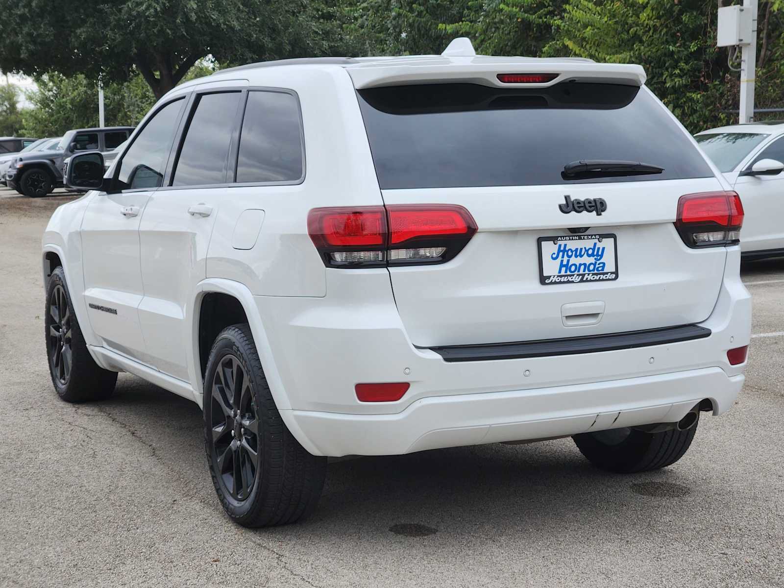 Used 2018 Jeep Grand Cherokee Altitude RWD image 6