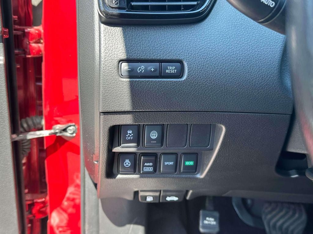 Used 2022 Nissan Rogue Sport SV AWD/4WD image 21