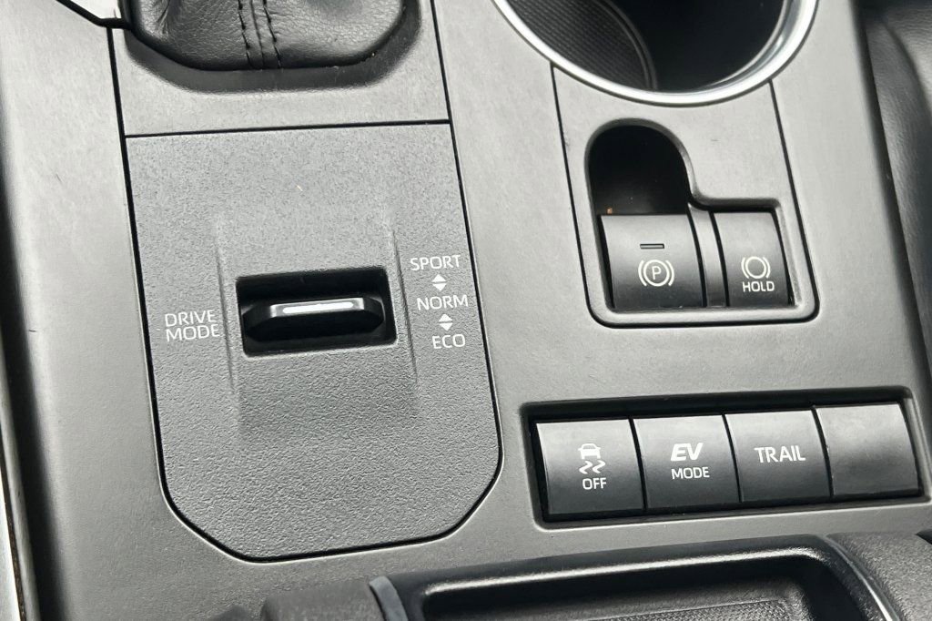 Used 2020 Toyota Highlander XLE image 17