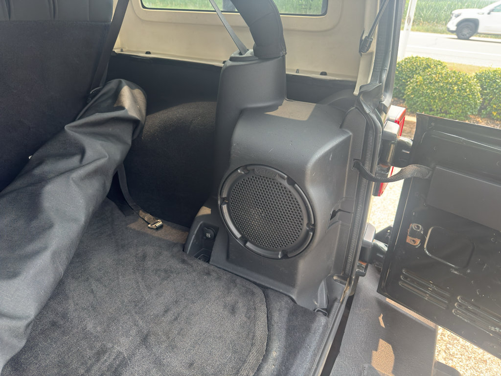Used 2011 Jeep Wrangler Unlimited Rubicon w/ Connectivity Group AWD/4WD image 35