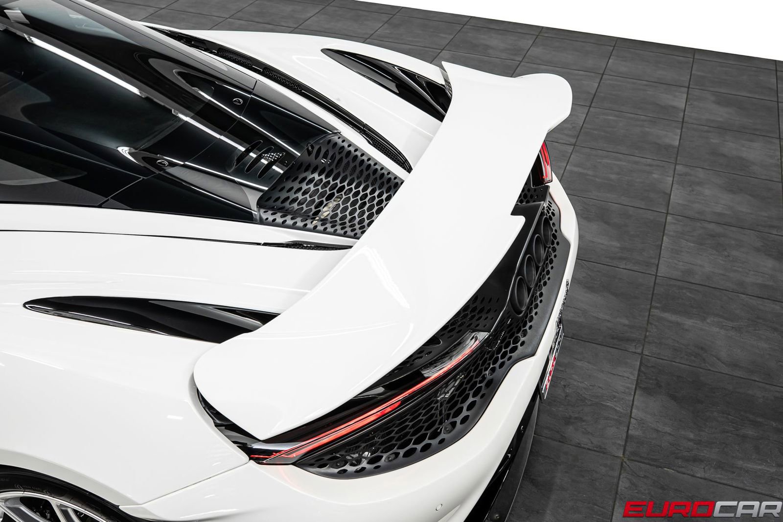 Used 2021 McLaren 765LT RWD image 19