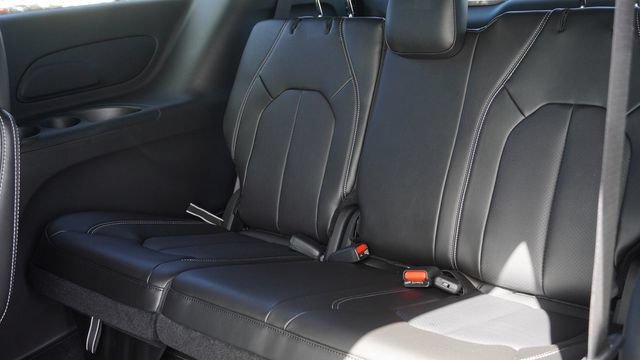 New 2026 Chrysler Pacifica Select FWD image 14