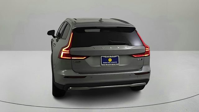 Certified 2026 Volvo V60 B5 Cross Country Plus w/ Climate Package AWD/4WD image 5