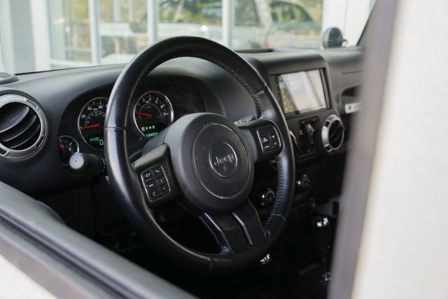 Used 2016 Jeep Wrangler Unlimited Rubicon w/ Connectivity Group image 26