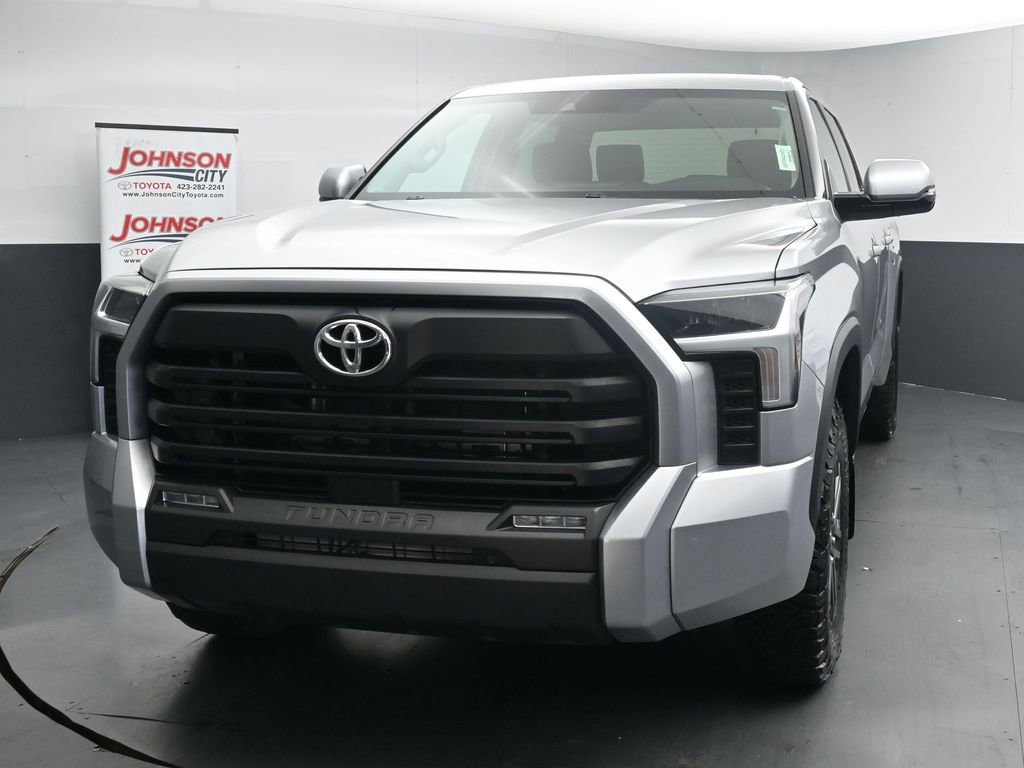 Used 2023 Toyota Tundra SR5 w/ SR5 Convenience Package AWD/4WD image 4