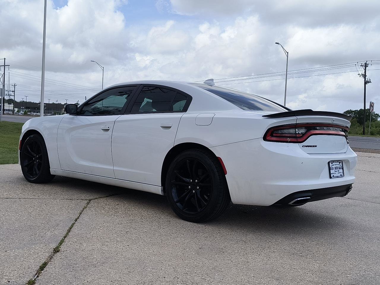 Used 2016 Dodge Charger SXT w/ Blacktop Package image 4