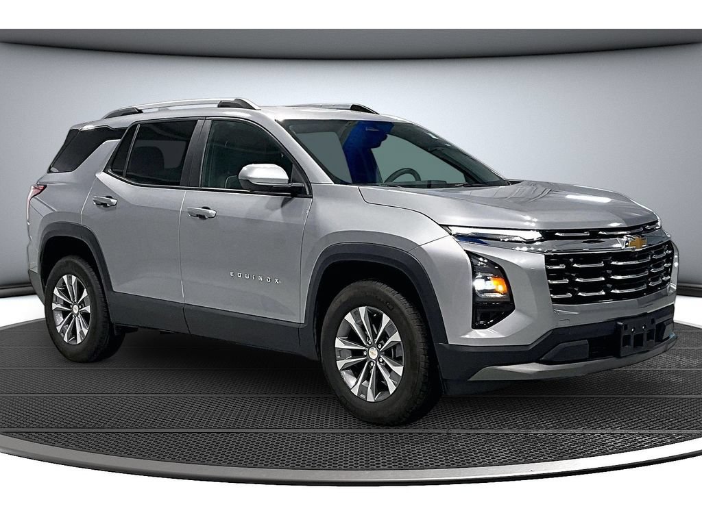 Used 2025 Chevrolet Equinox LT w/ Convenience Package II AWD/4WD image 2