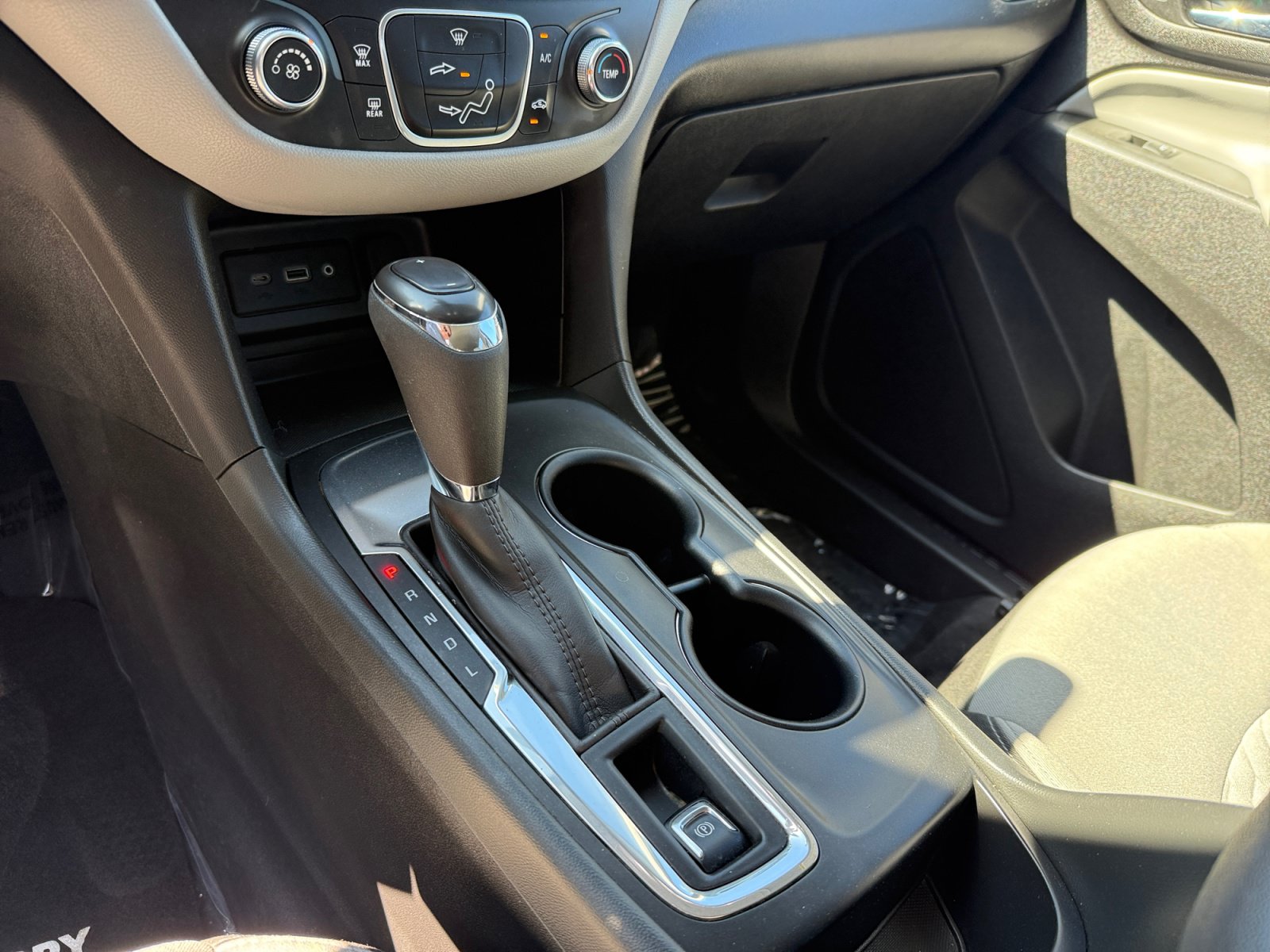 Used 2020 Chevrolet Equinox LS w/ LS Convenience Package FWD image 13