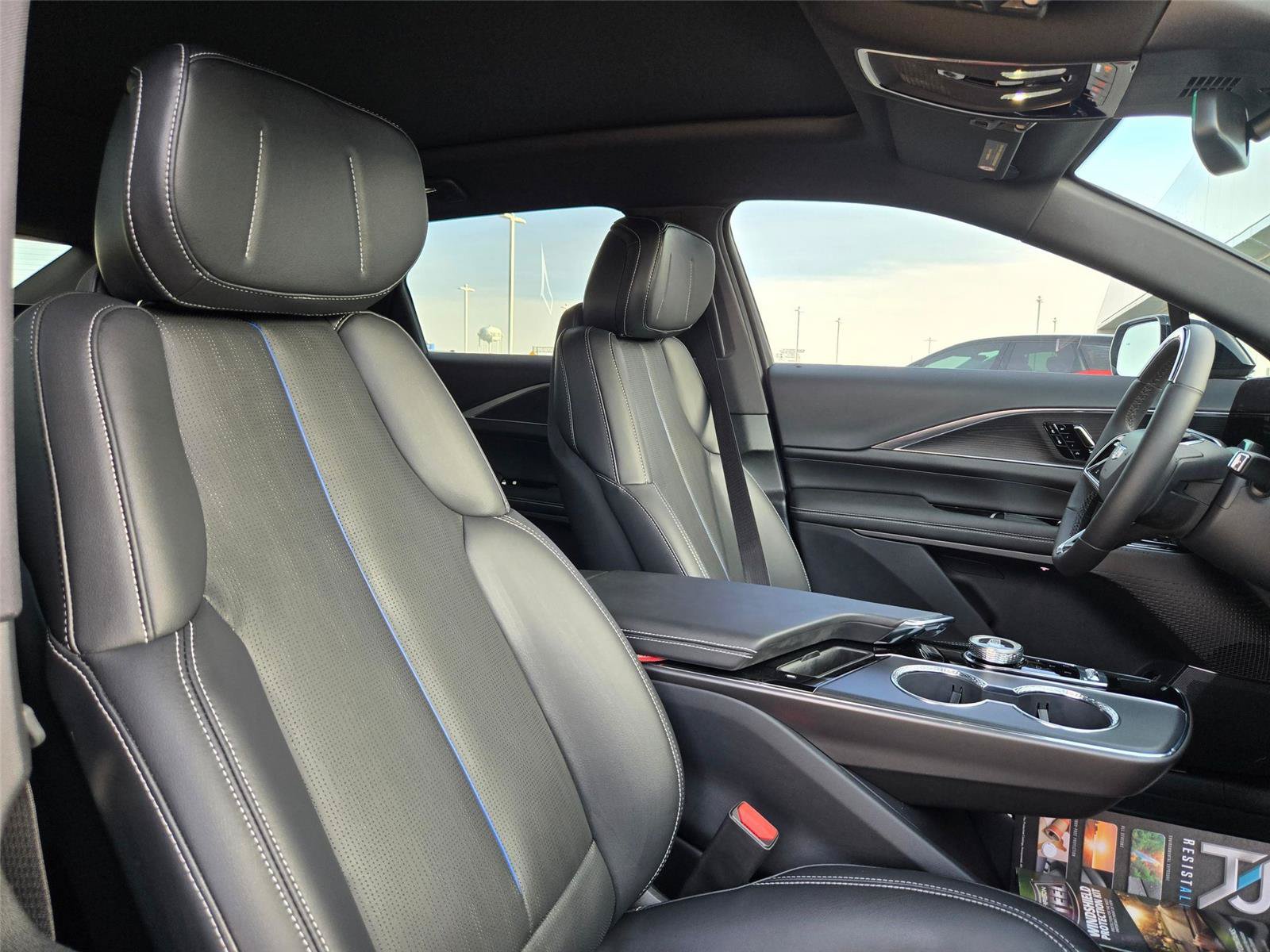 New 2026 Cadillac Lyriq Sport w/ LPO, Floor Liner Package AWD/4WD image 28