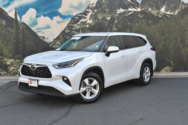 Used 2025 Toyota Highlander LE AWD/4WD image 6