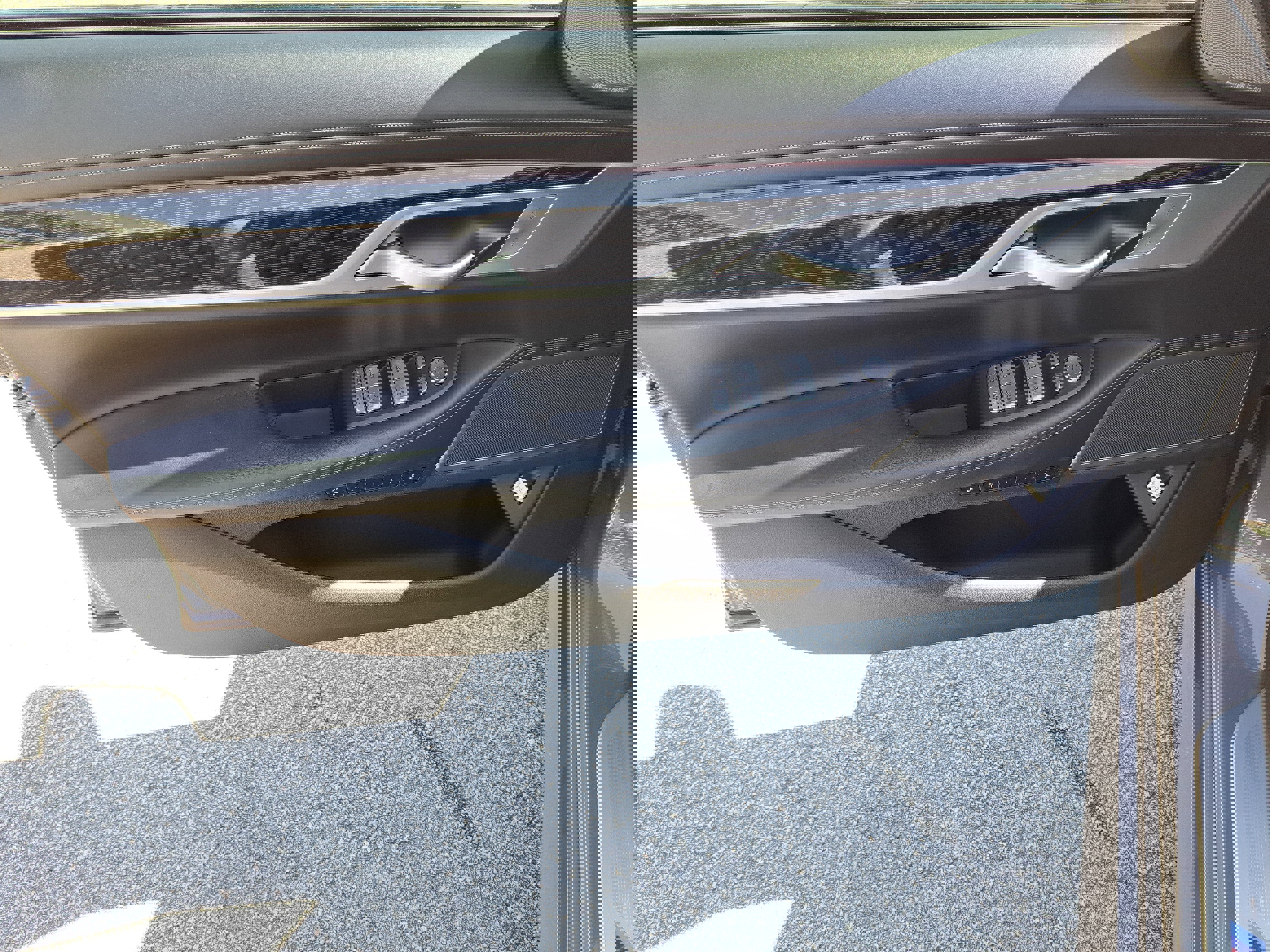 Used 2022 BMW 750i xDrive w/ Executive Package image 13