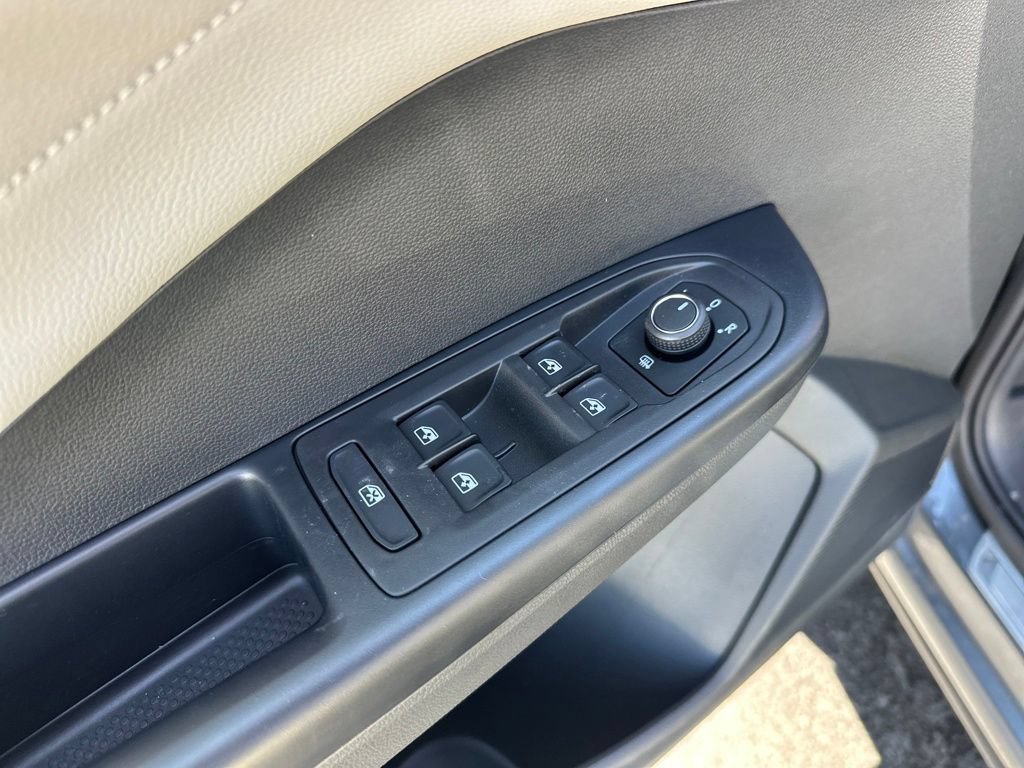 Used 2026 Volkswagen Taos SEL AWD/4WD image 17