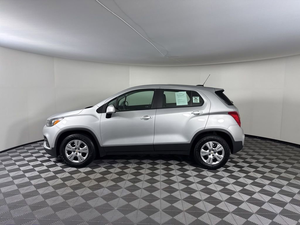 Used 2018 Chevrolet Trax LS image 2