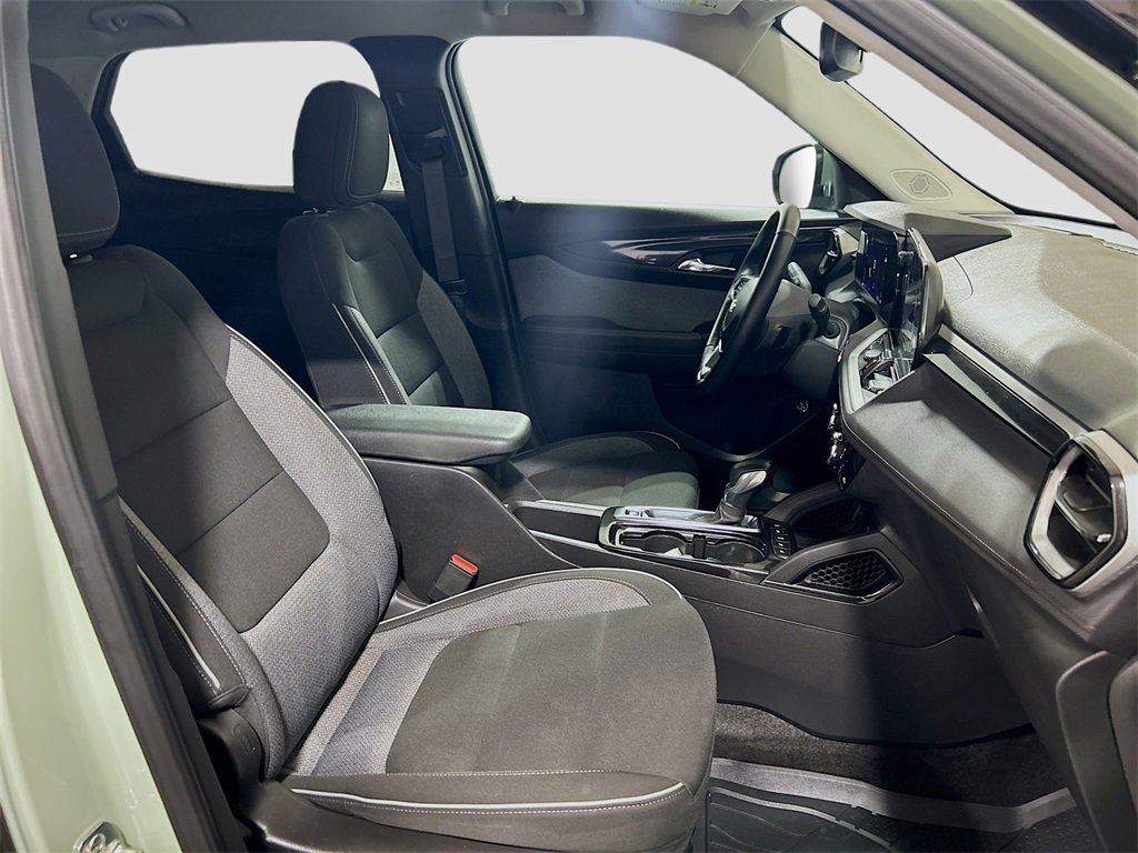 Used 2025 Chevrolet TrailBlazer LT w/ Convenience Package image 24