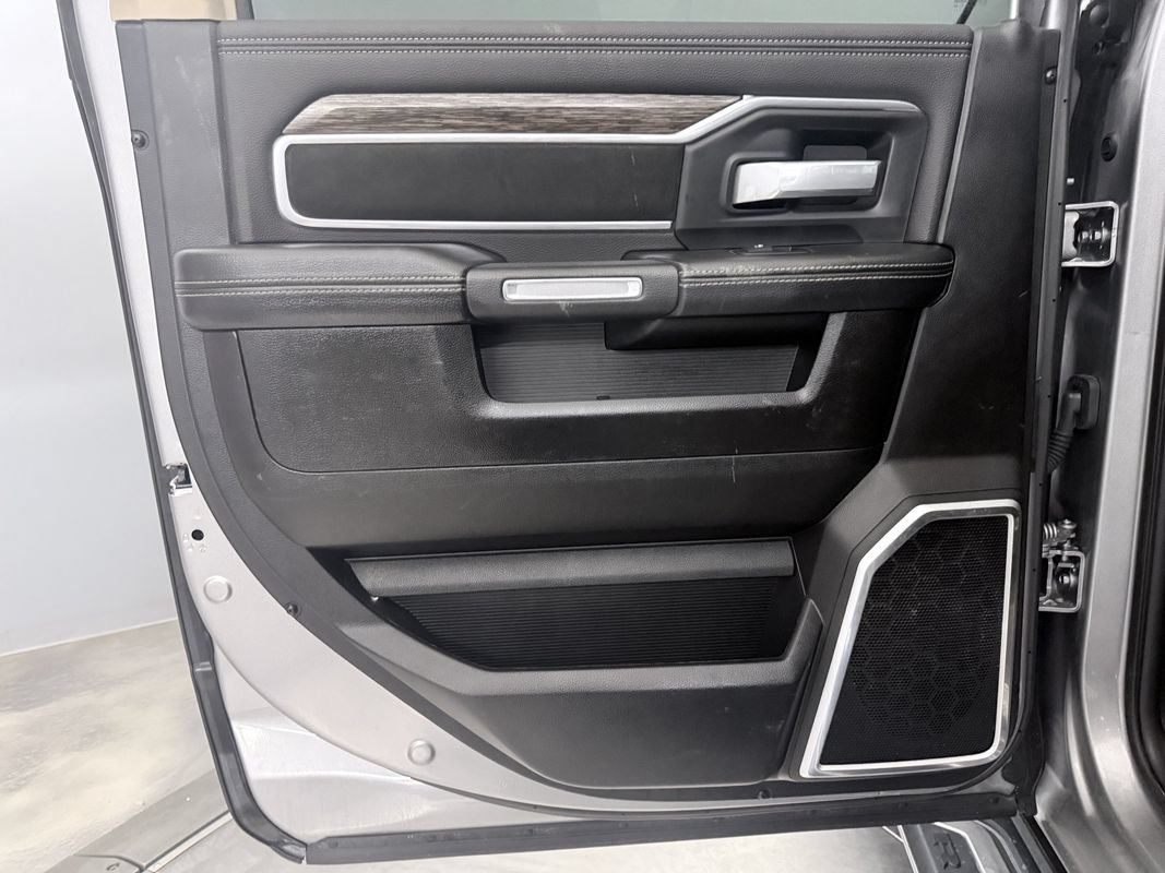 Used 2019 RAM 3500 Laramie AWD/4WD image 13