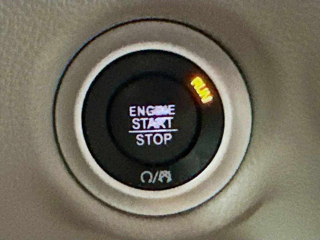 Used 2017 Chrysler Pacifica Touring-L FWD image 26