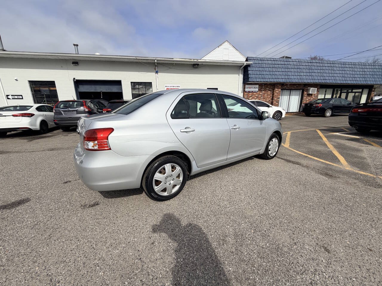 Used 2009 Toyota Yaris Sedan w/ Convenience Pkg FWD image 8