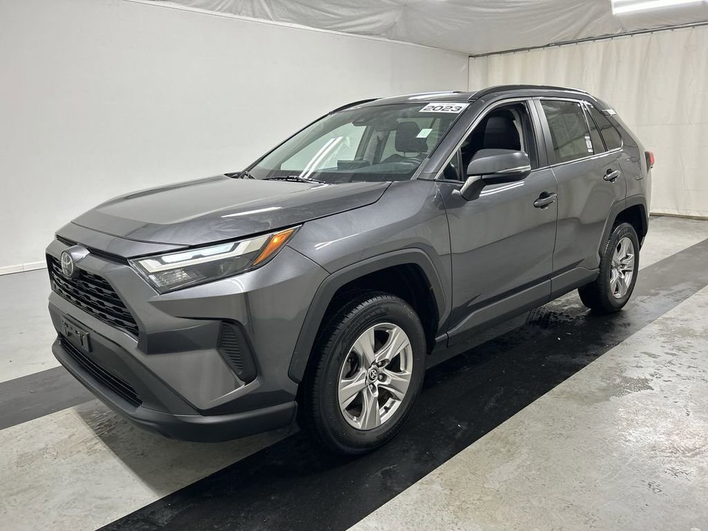 Used 2023 Toyota RAV4 XLE w/ Convenience Package image 5