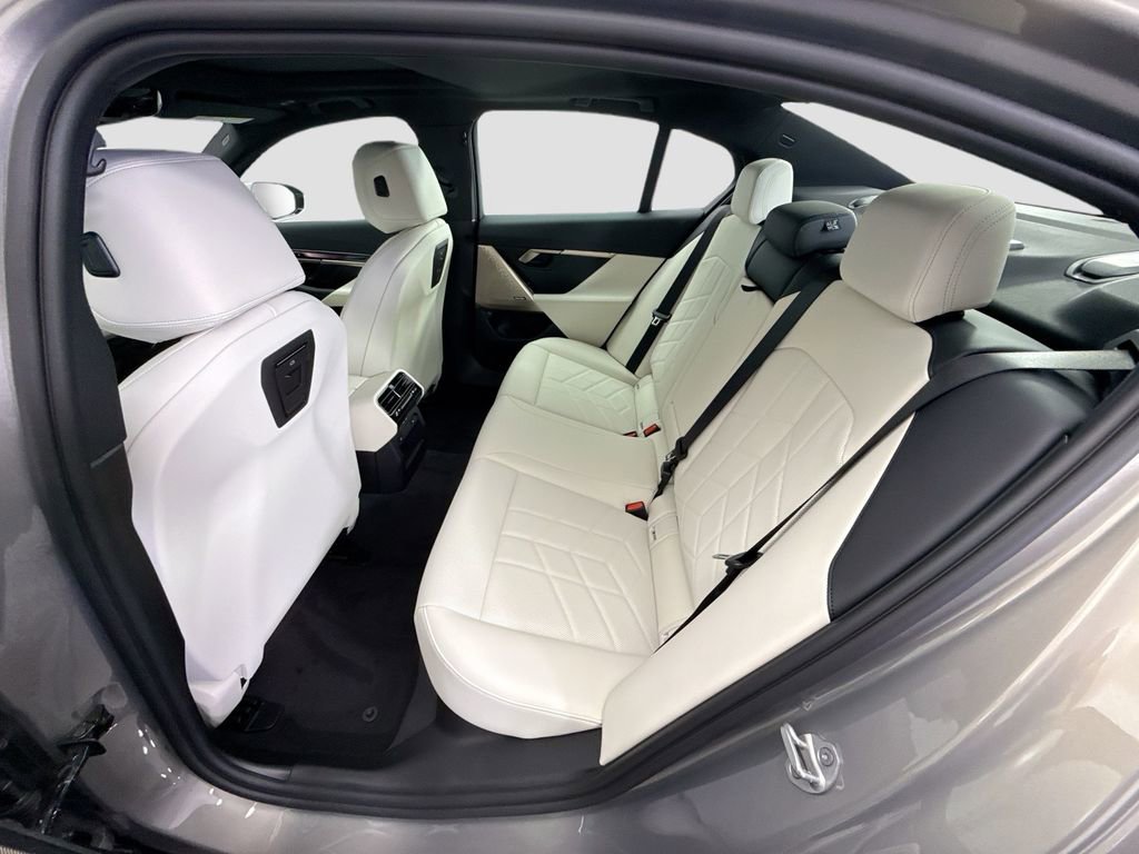 New 2026 BMW i5 eDrive40 w/ Premium Package image 20