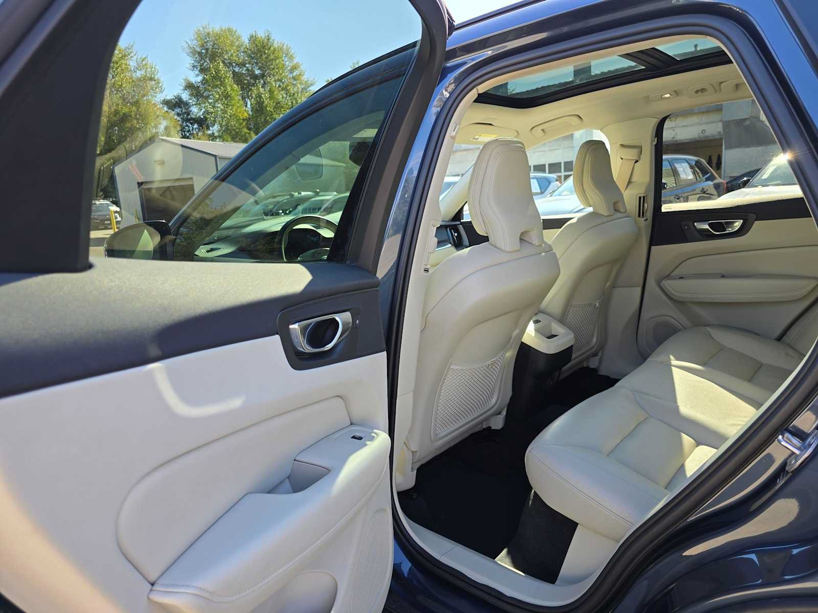 Certified 2024 Volvo XC60 B5 Core w/ Climate Package AWD/4WD image 17