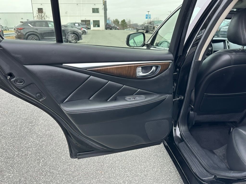 Used 2018 INFINITI Q50 Luxe w/ Essential Package (3.0T Luxe) image 23