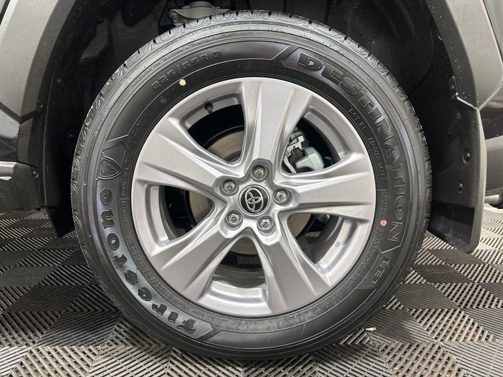 Used 2025 Toyota RAV4 XLE image 27