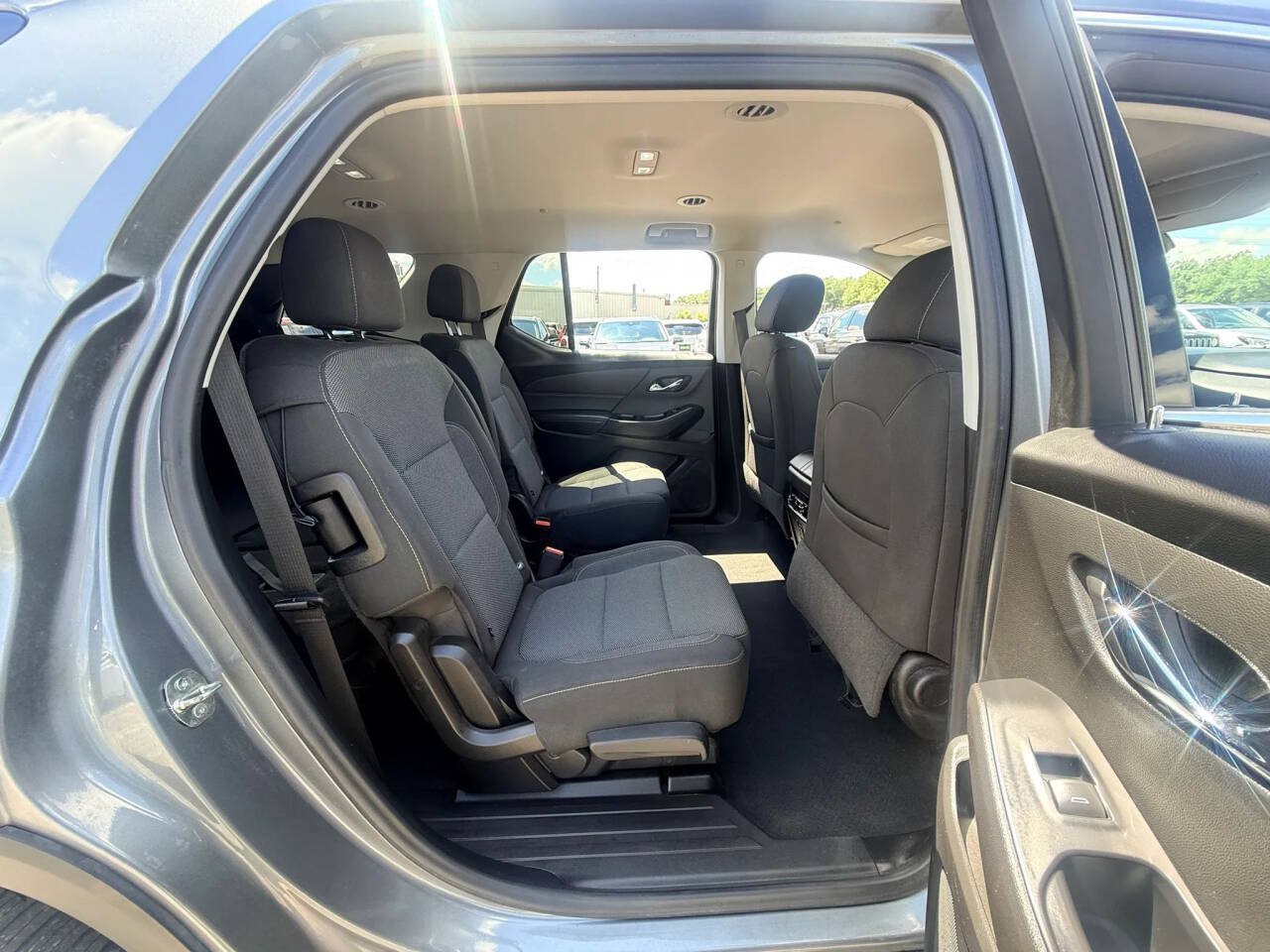 Used 2020 Chevrolet Traverse LT w/ Driver Confidence II Package AWD/4WD image 24